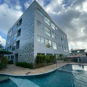 https://aline-duque-prive.portodegalinhashotels.com